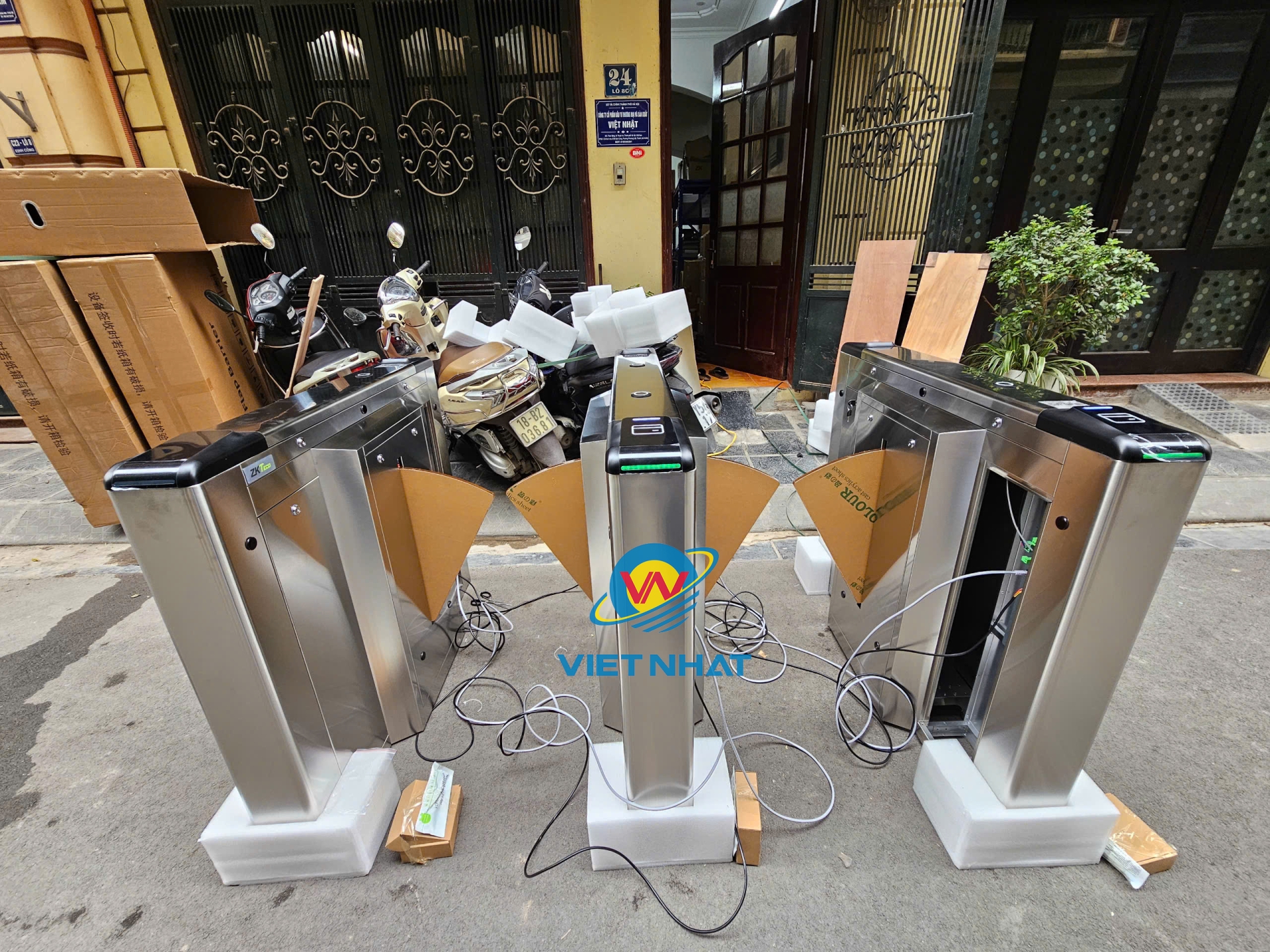 Cổng Flap Barrier ZKteco FBL9000 Pro mẫu mới